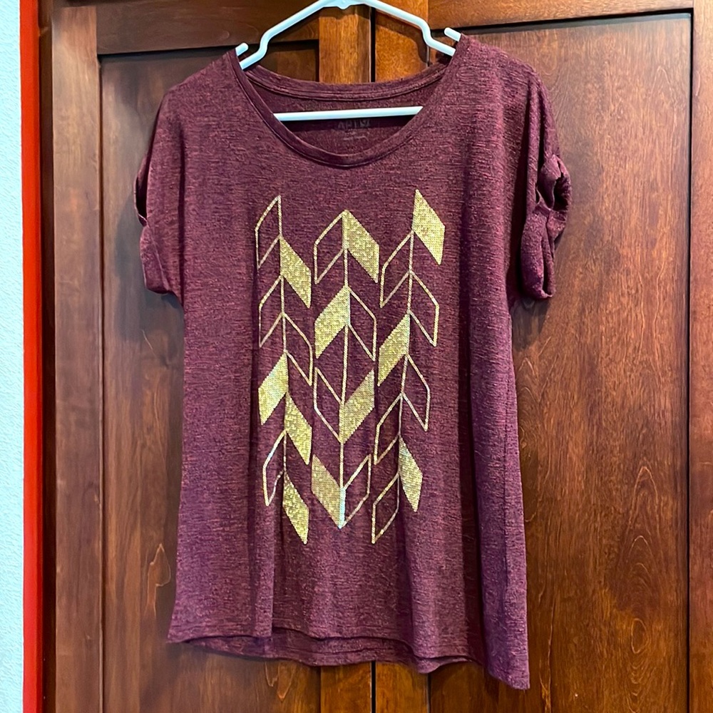 Burgundy women’s medium top with gold sequins